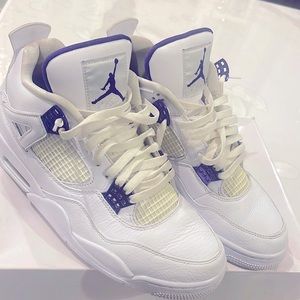 Jordan 4 Retro Metallic Purple.